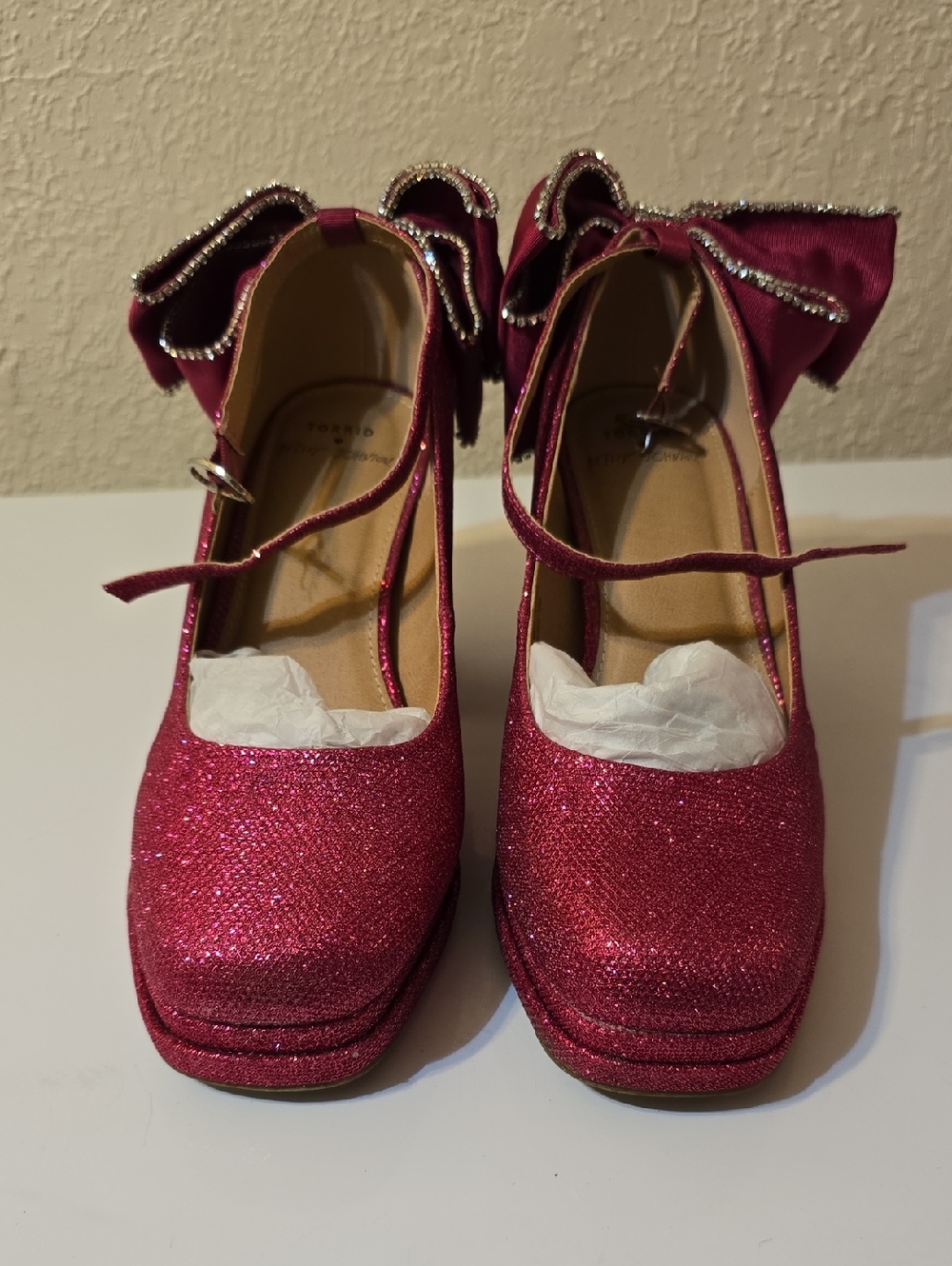 Betsey Johnson TORRID Pink Bow Back Heels Size 9.5